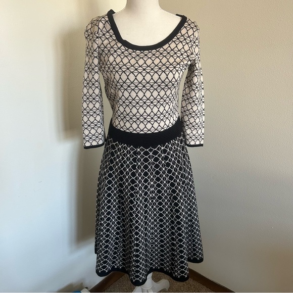 Danny & Nicole Dresses & Skirts - Danny & Nicole Black Cream Geometric Knit Fit & Flare Dress Size M
